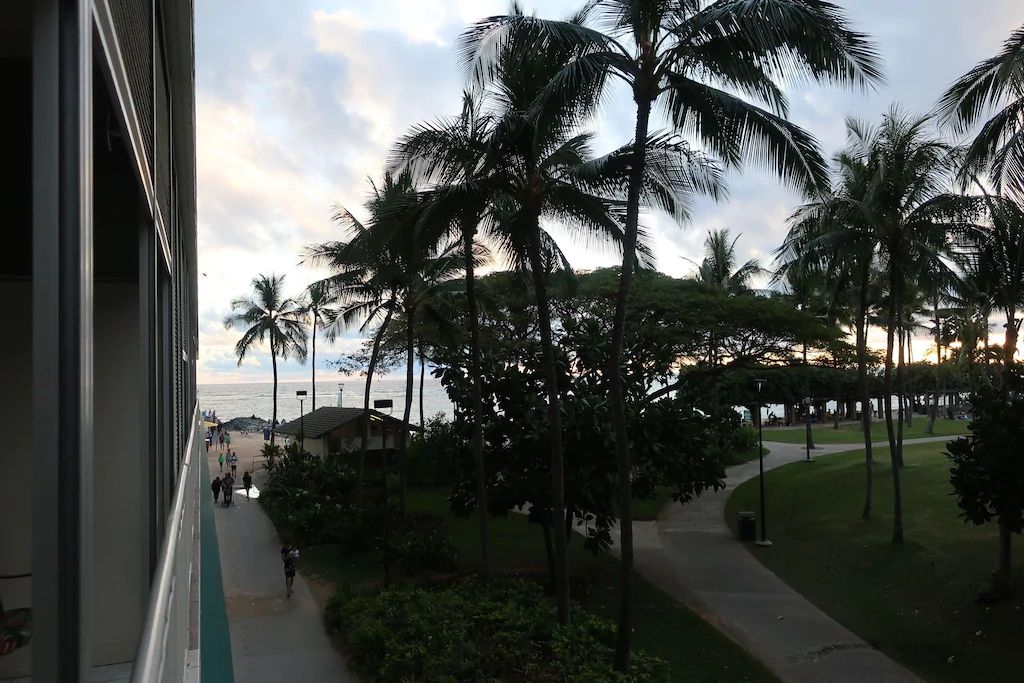 ocean front vacation condo waikiki